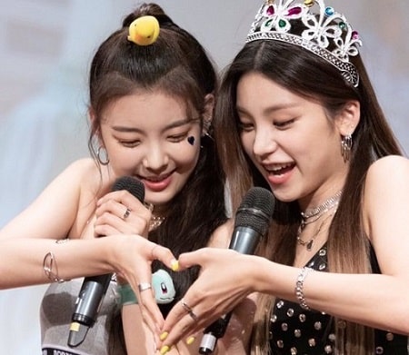 Yeji & Lia