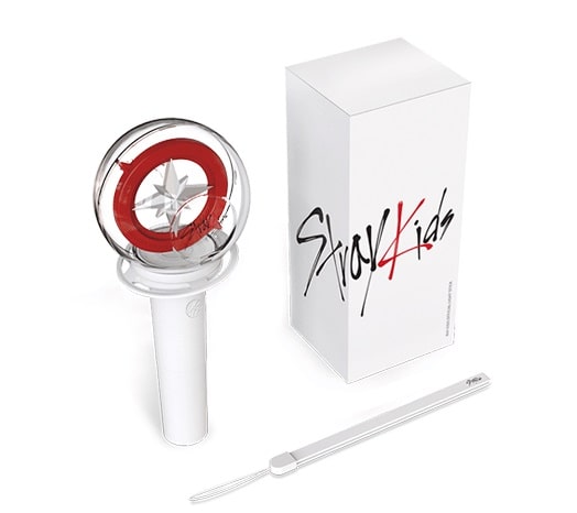 STRAY KIDS