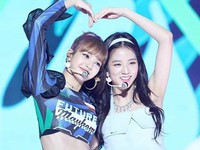 Lisa & Jisoo