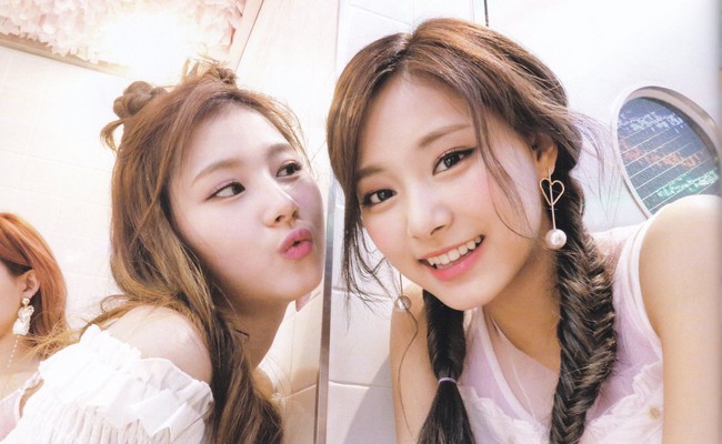 Sana & Tzuyu