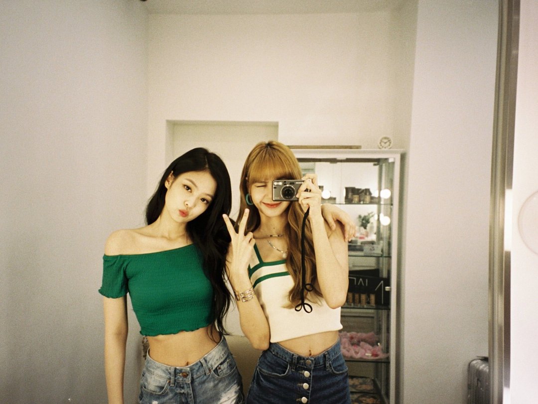 Jennie & Lisa